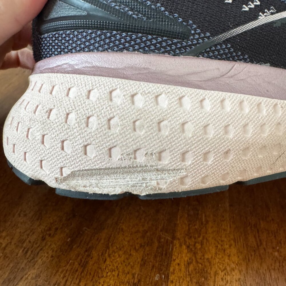 Brooks Glycerin 19 in Black and Pink - Picture 4 of 14